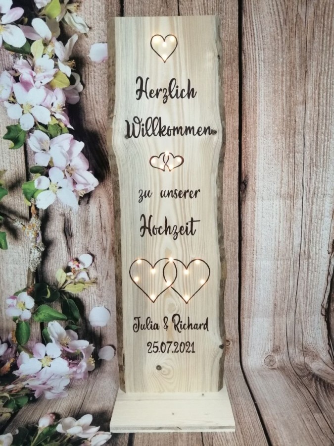 "Herzlich Willkommen zu unserer Hochzeit" - Aufsteller beleuchtet & personalisiert